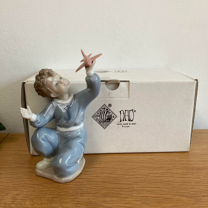 NAO By LLadro Retired Porcelain Figurine " Jet Pilot Boy " With Plane Boxed 1133 - Attic Discovery Shop