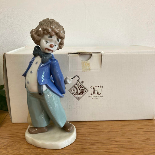 Vintage Lladro NAO Little Clown Travelin' Man Figurine 1992 #486 Original Box - Very Good - Attic Discovery Shop