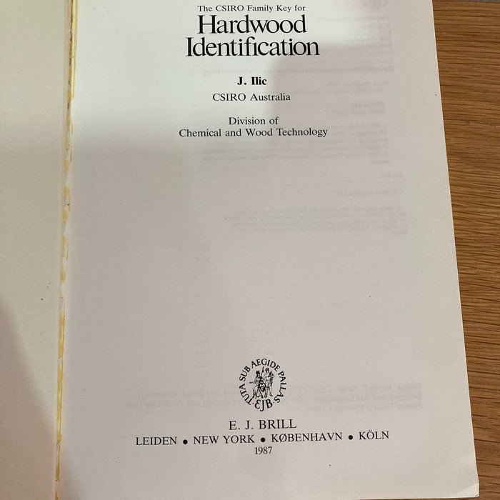 Hardwood Identification CSIRO Family J. Ilic Forestry Australia Paperback Book - Good