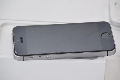 Apple iPhone SE - 32GB - Space Grey (Three / 3 Network) Cracked - Read - Acceptable - Attic Discovery Shop